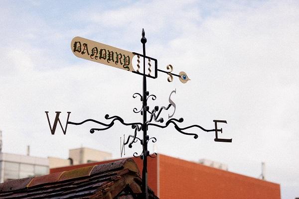 tooley's boatyard banbury sign