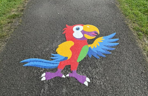 Parrot zoo trail