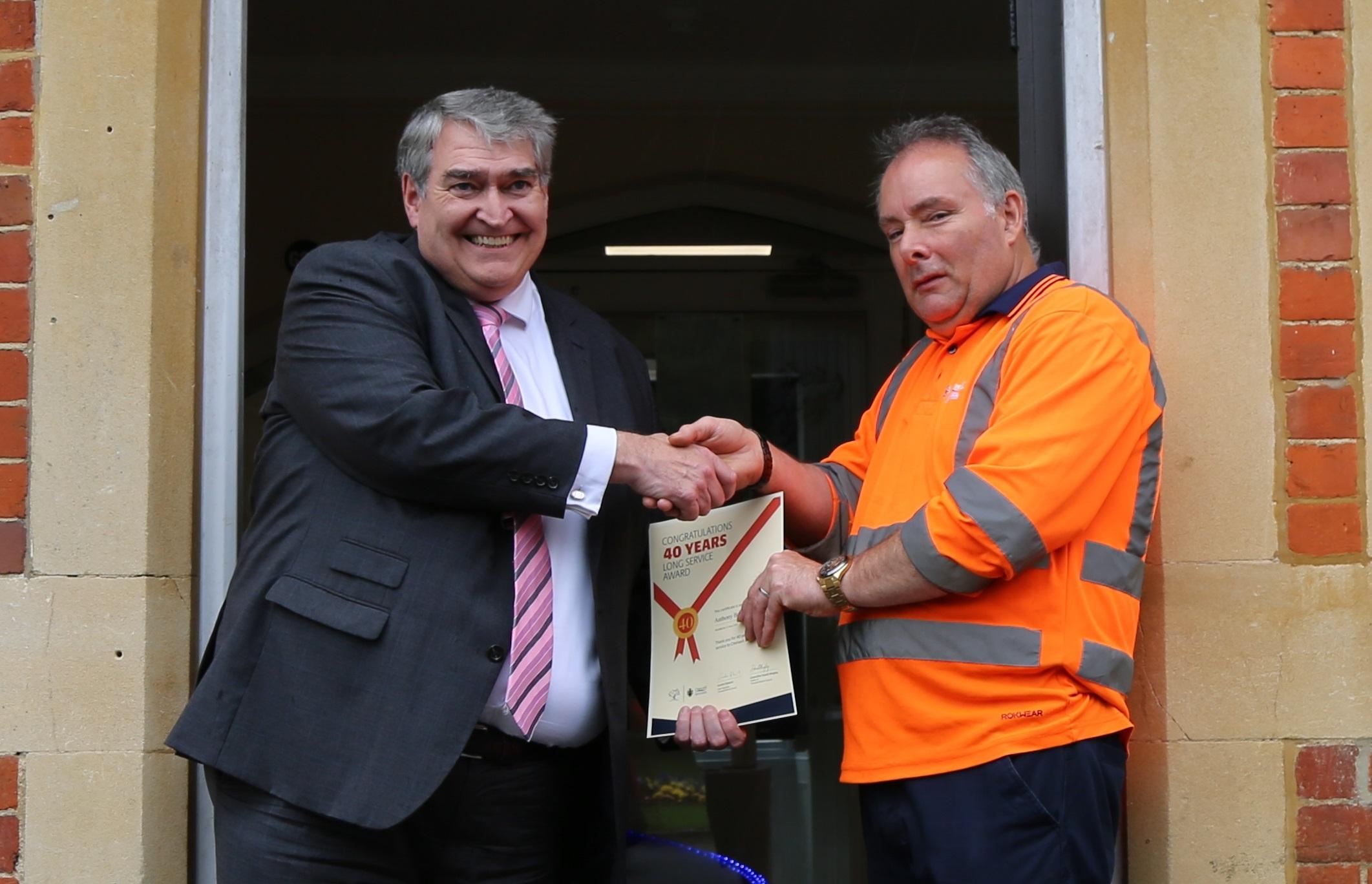 Gordon Stewart, Chief Executive, and Tony Bates, street cleansing operative, are pictured below with Tony receiving his long service award.